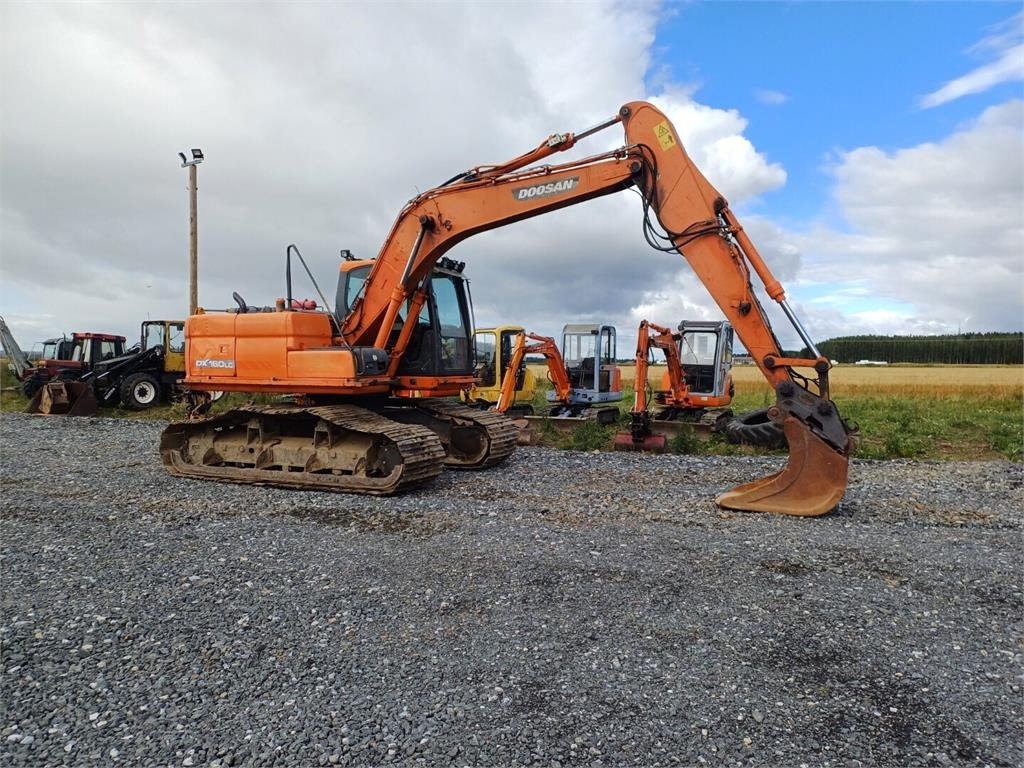 Doosan DX160LC Metsä alustalla - Pelle sur chenille: photos 4 Doosan DX160LC Metsä alustalla - Pelle sur chenille: photos 4