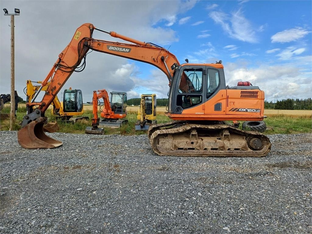 Doosan DX160LC Metsä alustalla - Pelle sur chenille: photos 2 Doosan DX160LC Metsä alustalla - Pelle sur chenille: photos 2