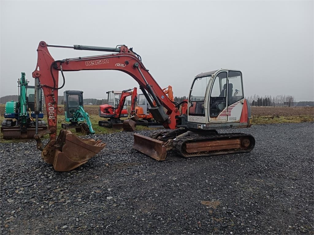 Neuson 8002 RD Kolmella kauhalla - Mini pelle: photos 1 Neuson 8002 RD Kolmella kauhalla - Mini pelle: photos 1