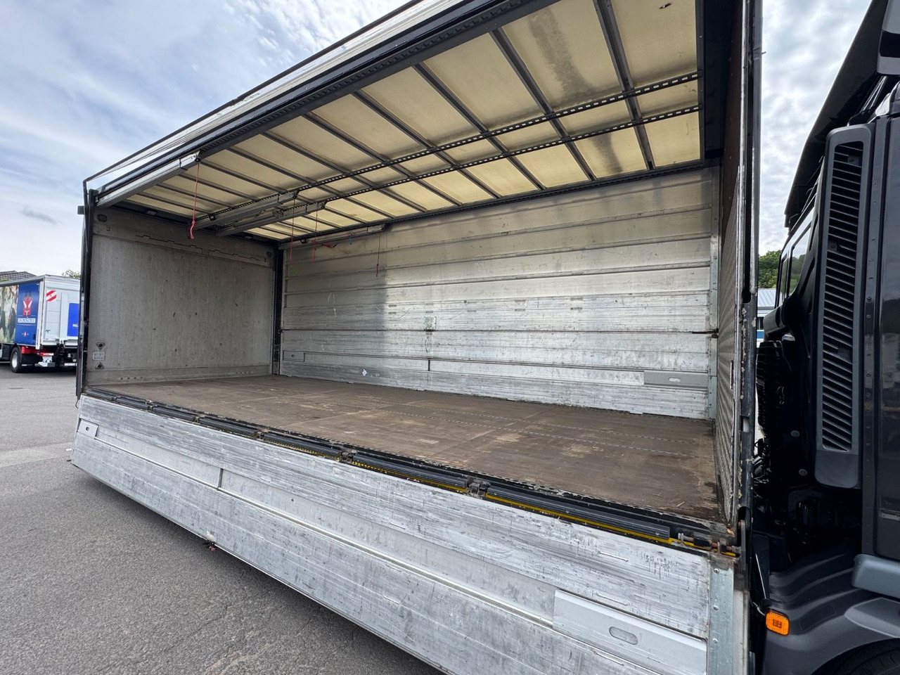 MAN TGL 12.220/LBW/Klima/Navi/2xAHK - Camion pour le transport de boissons: photos 5 MAN TGL 12.220/LBW/Klima/Navi/2xAHK - Camion pour le transport de boissons: photos 5