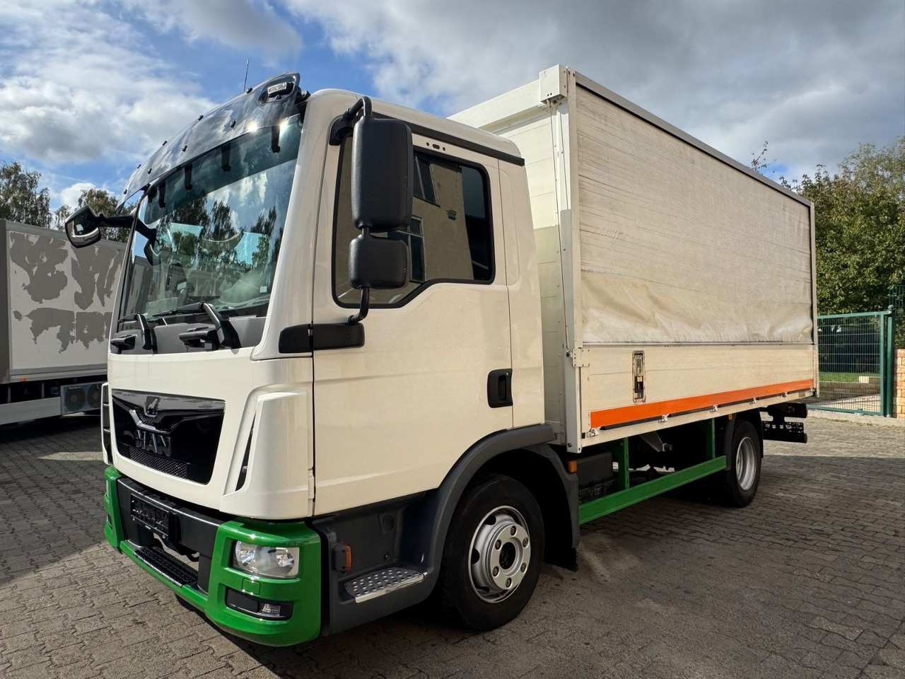 MAN TGL 8.190/GT-Rollo/B-L/Klima/aus1.Hand - Camion pour le transport de boissons: photos 4 MAN TGL 8.190/GT-Rollo/B-L/Klima/aus1.Hand - Camion pour le transport de boissons: photos 4