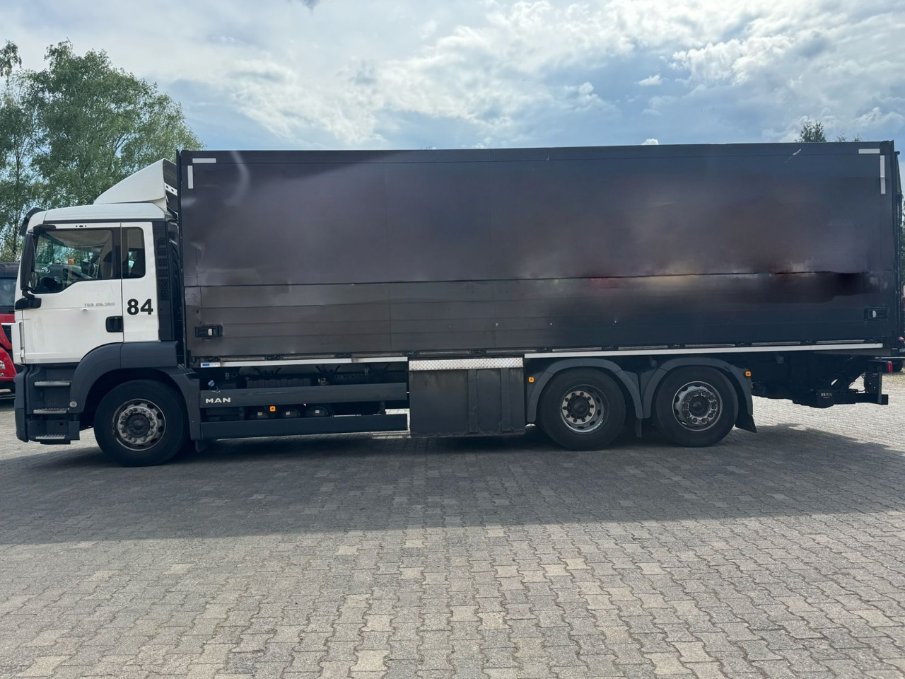 MAN TGS 26.360/Lenk-Lift/Lbw/Kettliner-GT-Aufbau - Camion pour le transport de boissons: photos 4 MAN TGS 26.360/Lenk-Lift/Lbw/Kettliner-GT-Aufbau - Camion pour le transport de boissons: photos 4