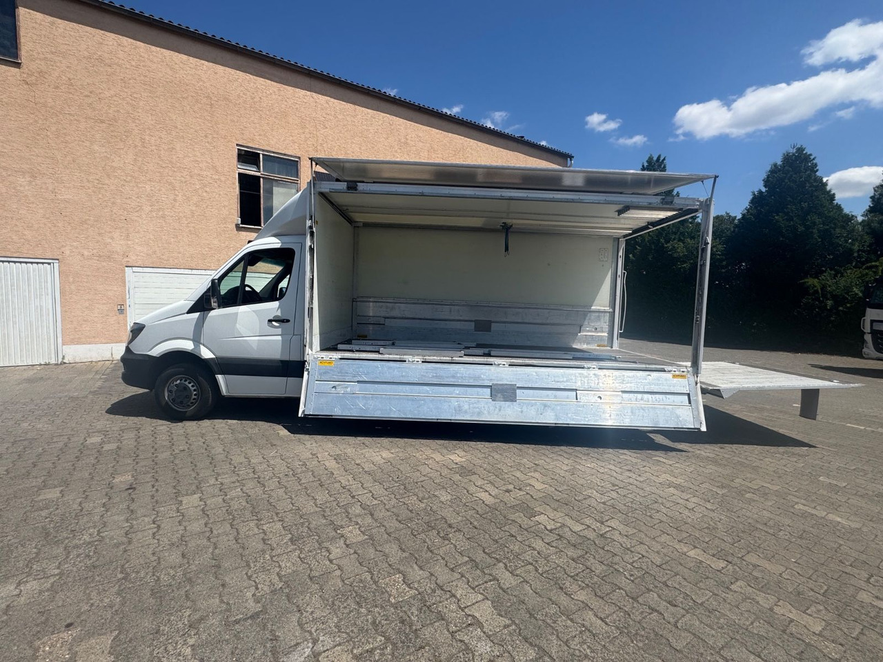 Mercedes-Benz Sprinter 514/LBW/KLIMA/aus.1Hand/GT-Zertifikat - Camion pour le transport de boissons: photos 5 Mercedes-Benz Sprinter 514/LBW/KLIMA/aus.1Hand/GT-Zertifikat - Camion pour le transport de boissons: photos 5