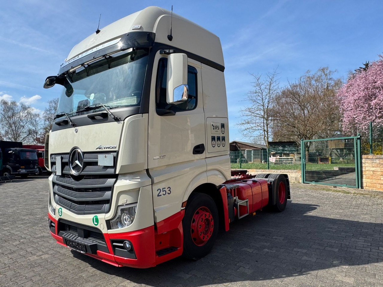 Mercedes-Benz Actros 1848/GIGA/Retarder/2xBett/2instock - Tracteur routier: photos 4 Mercedes-Benz Actros 1848/GIGA/Retarder/2xBett/2instock - Tracteur routier: photos 4