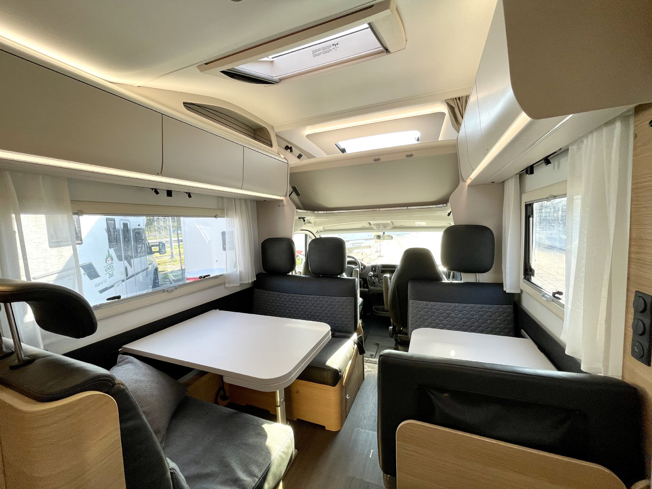 ADRIA Coral XL 650 DK - Camping-car capucine: photos 5 ADRIA Coral XL 650 DK - Camping-car capucine: photos 5