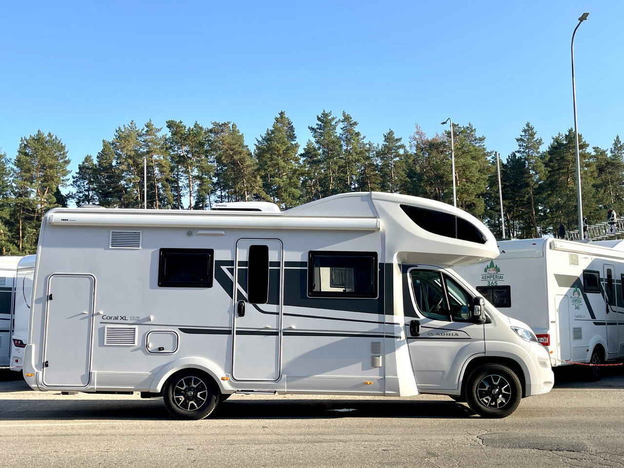 ADRIA Coral XL 650 DK - Camping-car capucine: photos 2 ADRIA Coral XL 650 DK - Camping-car capucine: photos 2