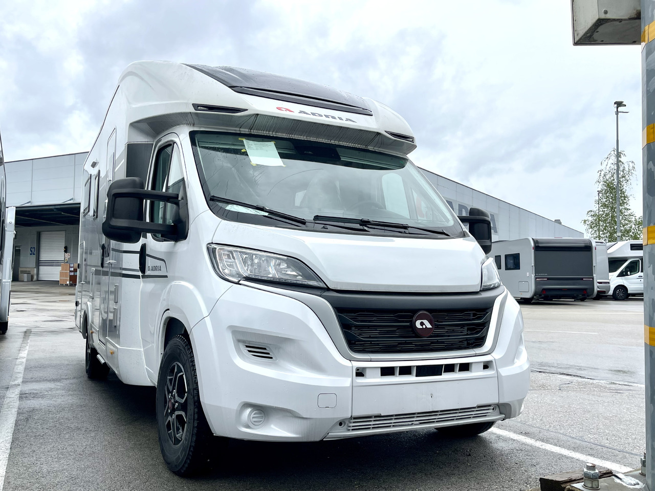 ADRIA Matrix axess 650 SC - Camping-car profilé: photos 1 ADRIA Matrix axess 650 SC - Camping-car profilé: photos 1