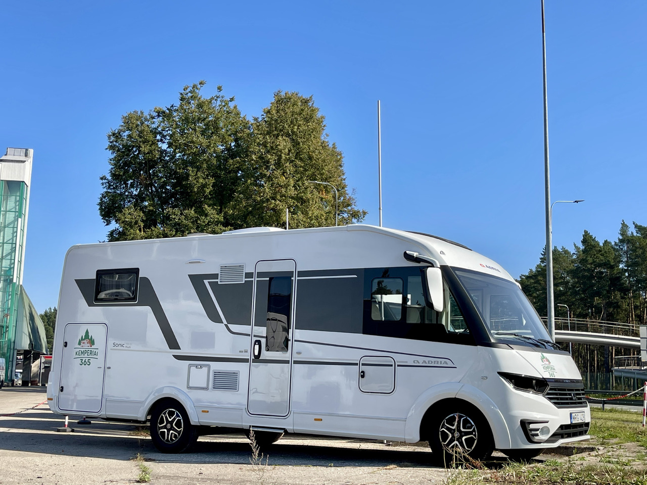 ADRIA Sonic Plus 700SL - Camping-car intégral: photos 2 ADRIA Sonic Plus 700SL - Camping-car intégral: photos 2