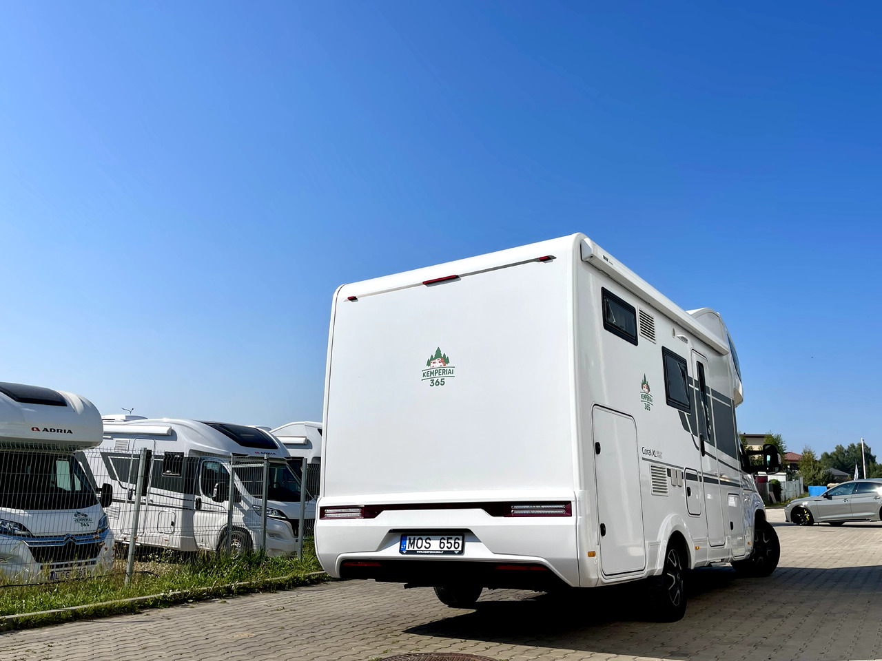 Adria Coral Xl 600 DP - Camping-car capucine: photos 2 Adria Coral Xl 600 DP - Camping-car capucine: photos 2