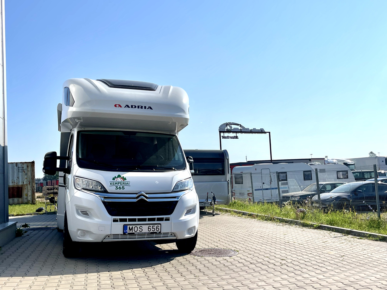 Adria Coral Xl 600 DP - Camping-car capucine: photos 1 Adria Coral Xl 600 DP - Camping-car capucine: photos 1