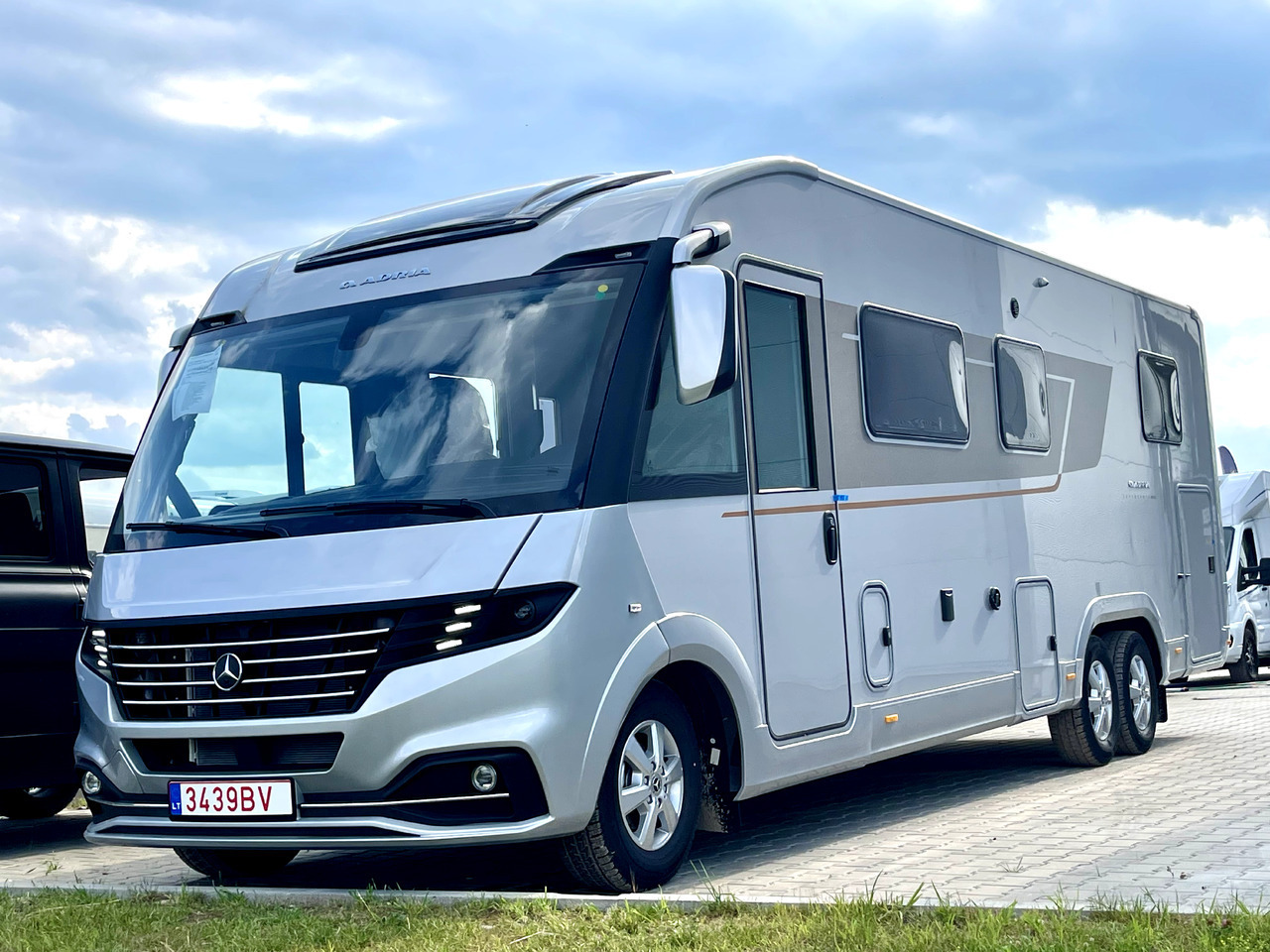 Adria Super Sonic 890 LC - Camping-car intégral: photos 1 Adria Super Sonic 890 LC - Camping-car intégral: photos 1