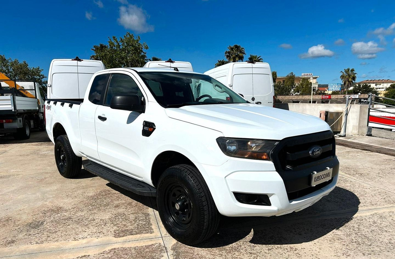 Ford Ranger 2.2 160 cv XL Supercab 4 posti 4wd - Pick-up: photos 3 Ford Ranger 2.2 160 cv XL Supercab 4 posti 4wd - Pick-up: photos 3