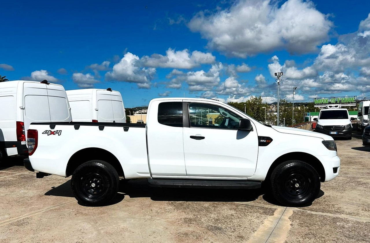Ford Ranger 2.2 160 cv XL Supercab 4 posti 4wd - Pick-up: photos 4 Ford Ranger 2.2 160 cv XL Supercab 4 posti 4wd - Pick-up: photos 4