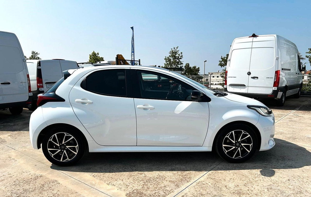 Toyota Yaris 1.5 Hybrid 5 porte Lounge - Berline: photos 4 Toyota Yaris 1.5 Hybrid 5 porte Lounge - Berline: photos 4