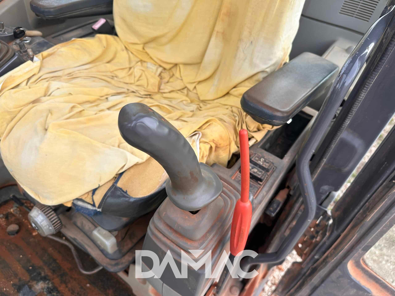 HITACHI ZX240N-3 - Pelle sur chenille: photos 5 HITACHI ZX240N-3 - Pelle sur chenille: photos 5