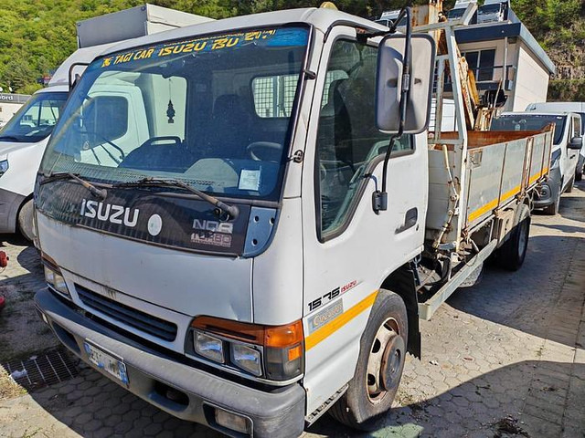 Isuzu 15.75 - Véhicule utilitaire benne: photos 1 Isuzu 15.75 - Véhicule utilitaire benne: photos 1