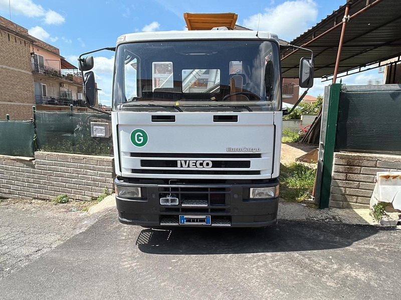 Iveco EuroCargo 100E21 - Grue auxiliaire: photos 2 Iveco EuroCargo 100E21 - Grue auxiliaire: photos 2