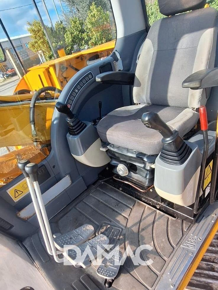 Pelle sur chenille JCB JS130: photos 9 Pelle sur chenille JCB JS130: photos 9