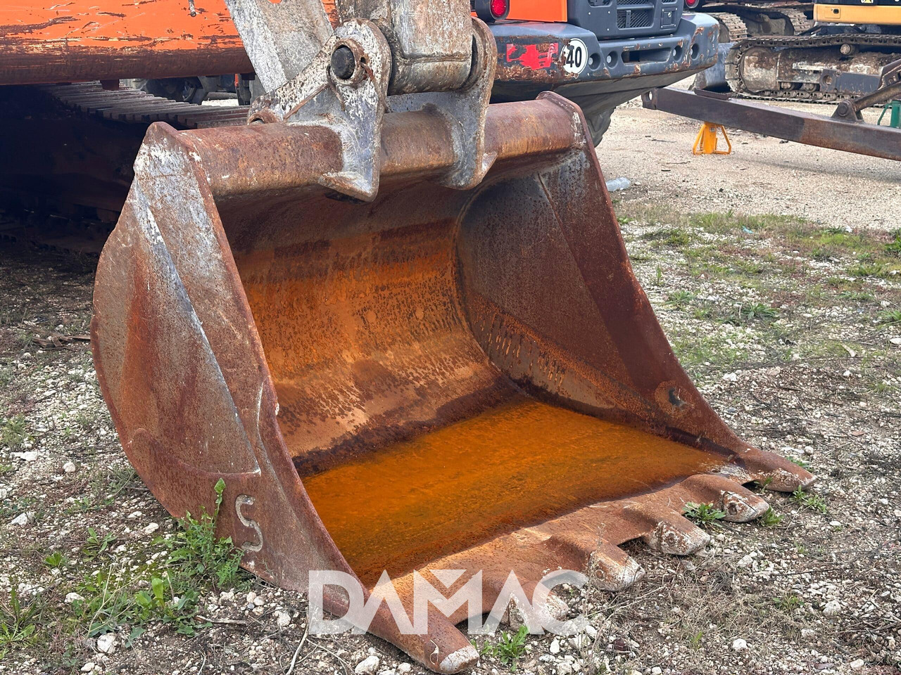 NEW HOLLAND E215B - Pelle sur chenille: photos 2 NEW HOLLAND E215B - Pelle sur chenille: photos 2