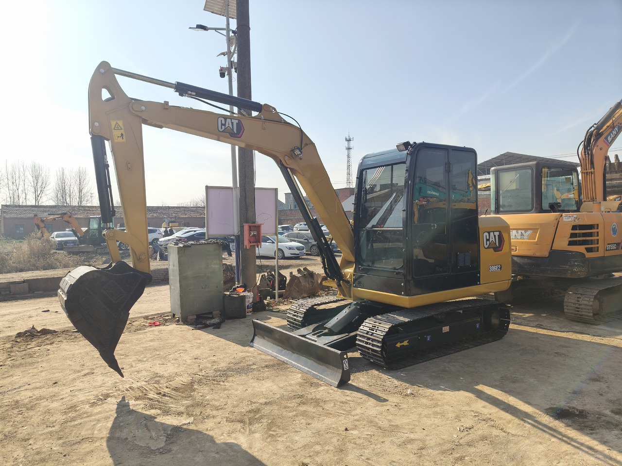 CATERPILLAR 306E2 - Pelle sur chenille: photos 1 CATERPILLAR 306E2 - Pelle sur chenille: photos 1