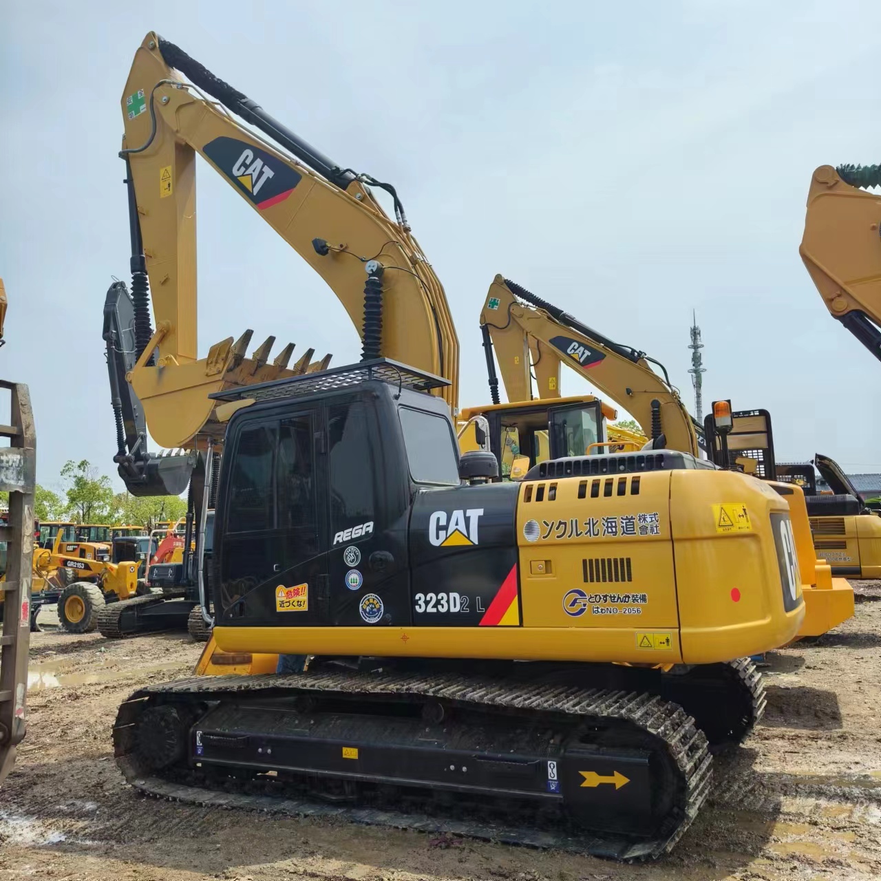 CATERPILLAR 323D2L - Pelle sur chenille: photos 1 CATERPILLAR 323D2L - Pelle sur chenille: photos 1