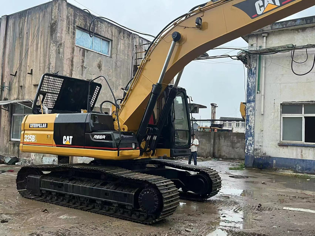 CATERPILLAR 325BL - Pelle sur chenille: photos 3 CATERPILLAR 325BL - Pelle sur chenille: photos 3