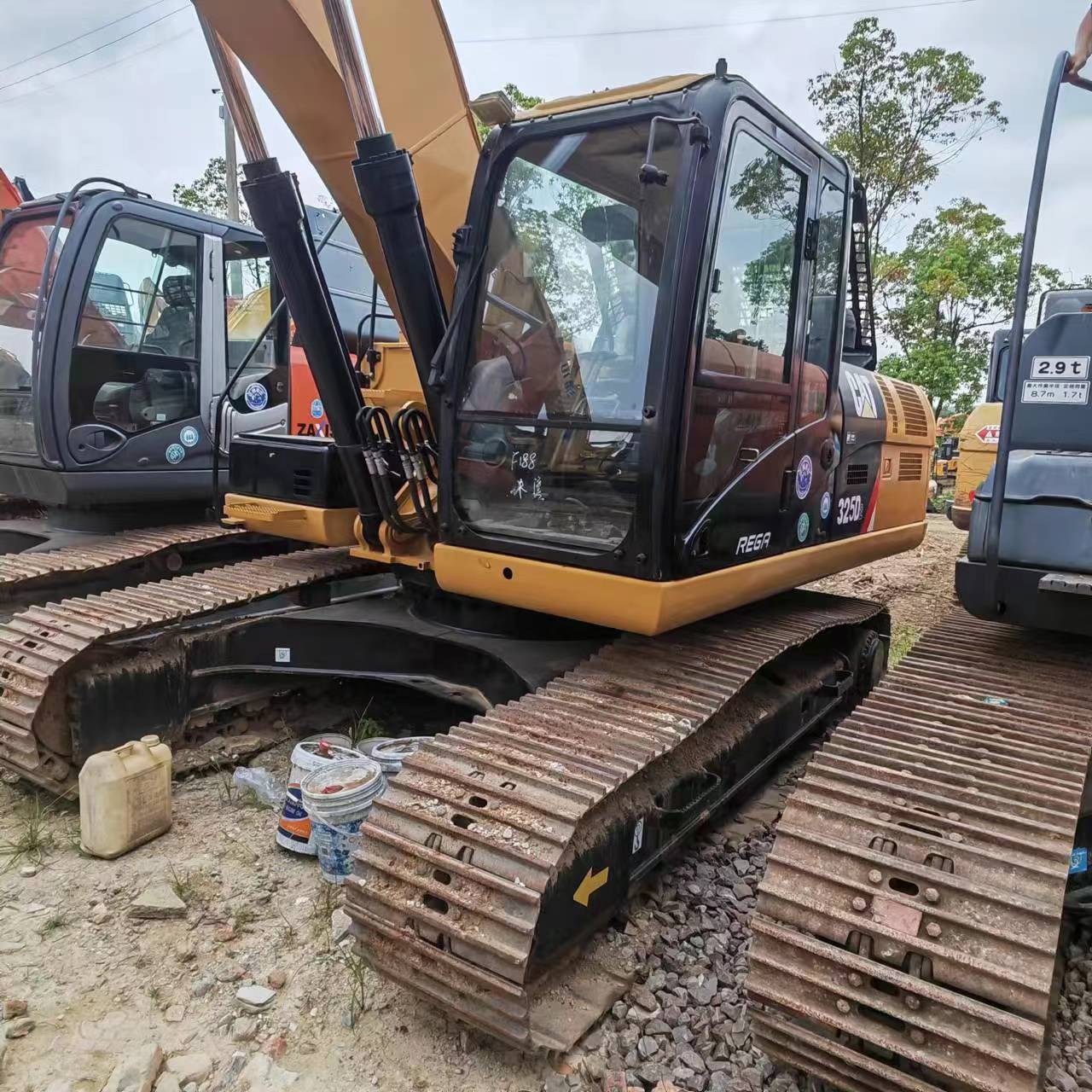 CATERPILLAR 325D2 - Pelle sur chenille: photos 2 CATERPILLAR 325D2 - Pelle sur chenille: photos 2