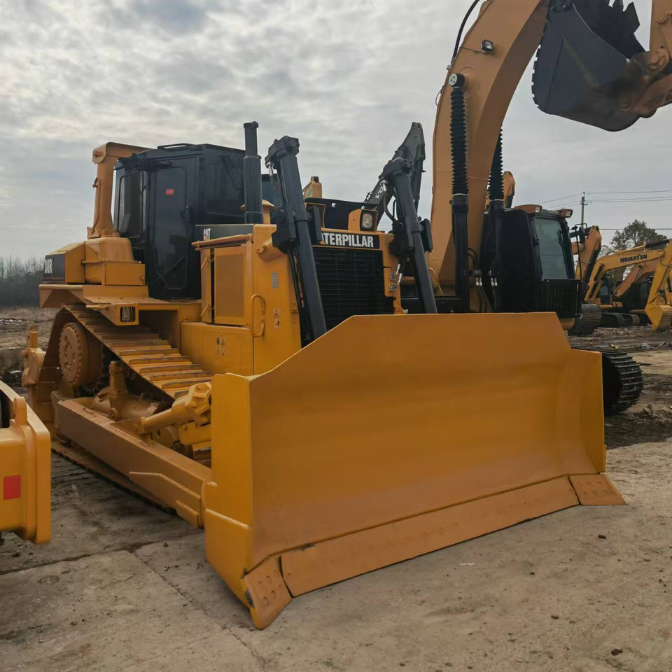 CATERPILLAR D8R - Bulldozer: photos 3 CATERPILLAR D8R - Bulldozer: photos 3