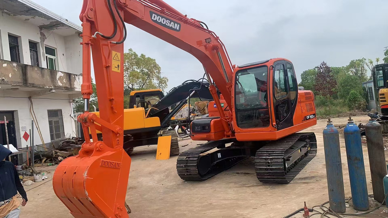 DOOSAN DX150 - Pelle sur chenille: photos 3 DOOSAN DX150 - Pelle sur chenille: photos 3