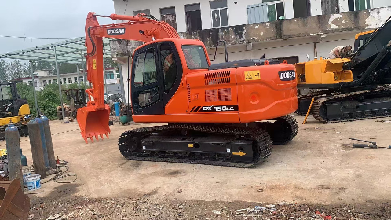 DOOSAN DX150 - Pelle sur chenille: photos 1 DOOSAN DX150 - Pelle sur chenille: photos 1