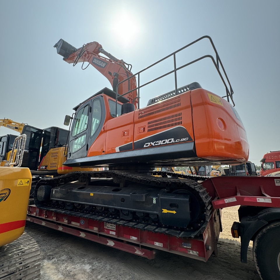 DOOSAN DX300 - Pelle sur chenille: photos 1 DOOSAN DX300 - Pelle sur chenille: photos 1