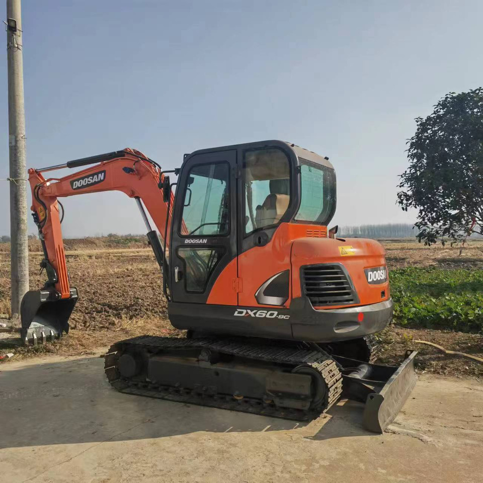DOOSAN DX60 - Mini pelle: photos 1 DOOSAN DX60 - Mini pelle: photos 1