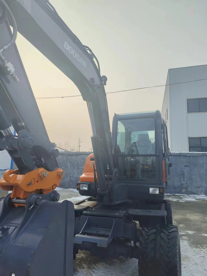DOOSAN DX60w-9c - Mini pelle: photos 2 DOOSAN DX60w-9c - Mini pelle: photos 2