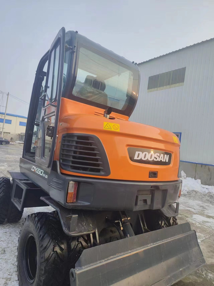 DOOSAN DX60w-9c - Mini pelle: photos 3 DOOSAN DX60w-9c - Mini pelle: photos 3
