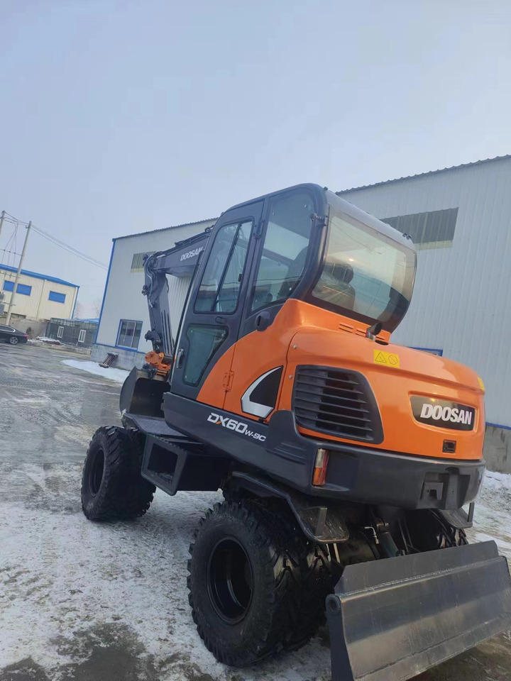 DOOSAN DX60w-9c - Mini pelle: photos 4 DOOSAN DX60w-9c - Mini pelle: photos 4