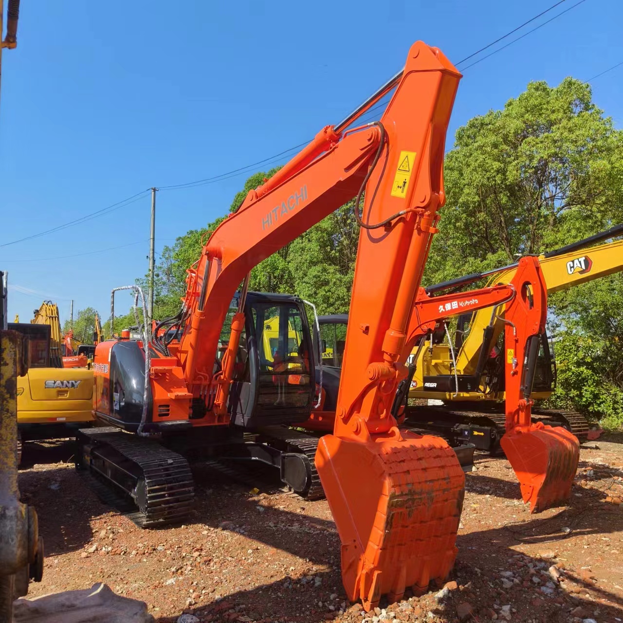 HITACHI ZX135 - Pelle sur chenille: photos 2 HITACHI ZX135 - Pelle sur chenille: photos 2