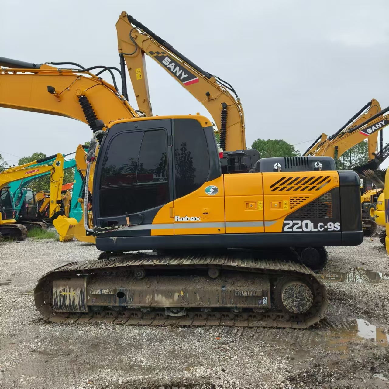 HYUNDAI R220LC-9S - Pelle sur chenille: photos 1 HYUNDAI R220LC-9S - Pelle sur chenille: photos 1