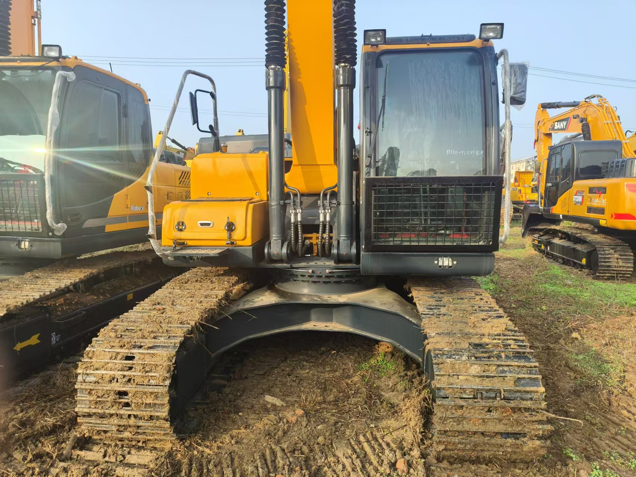 HYUNDAI ROBEX 220LC-9S - Pelle sur chenille: photos 5 HYUNDAI ROBEX 220LC-9S - Pelle sur chenille: photos 5