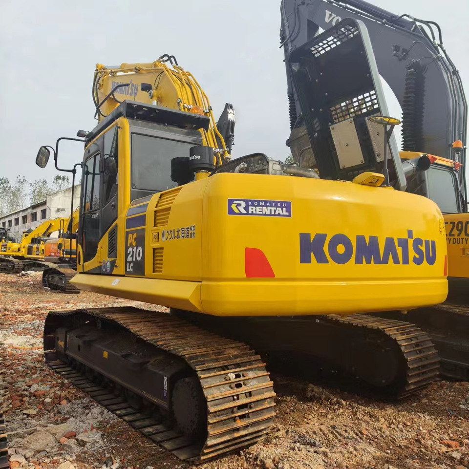 KOMATSU PC210LC - Pelle sur chenille: photos 3 KOMATSU PC210LC - Pelle sur chenille: photos 3