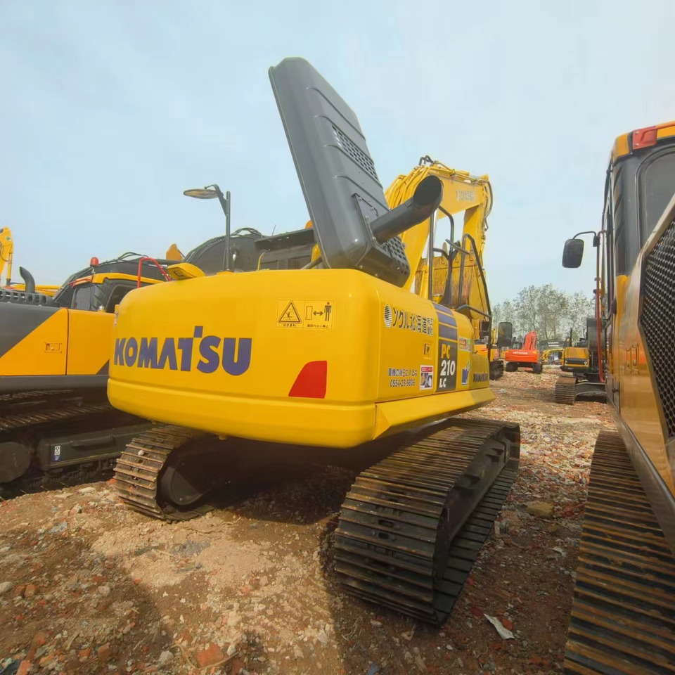 KOMATSU PC210LC - Pelle sur chenille: photos 4 KOMATSU PC210LC - Pelle sur chenille: photos 4