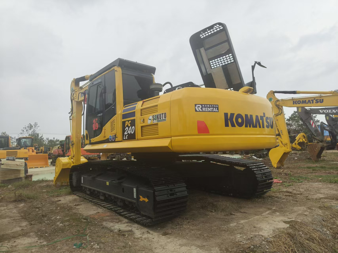KOMATSU PC240LC-8 - Pelle sur chenille: photos 4 KOMATSU PC240LC-8 - Pelle sur chenille: photos 4