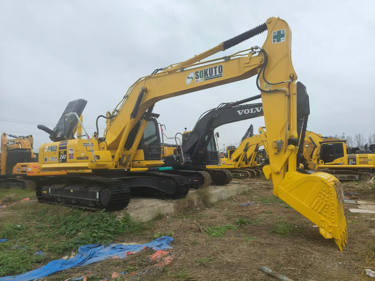 KOMATSU PC240LC-8 - Pelle sur chenille: photos 2 KOMATSU PC240LC-8 - Pelle sur chenille: photos 2