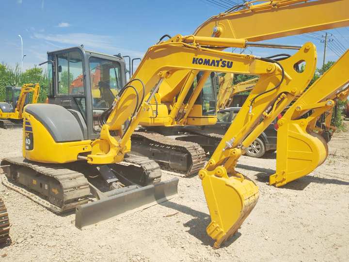 KOMATSU PC40 - Mini pelle: photos 1 KOMATSU PC40 - Mini pelle: photos 1