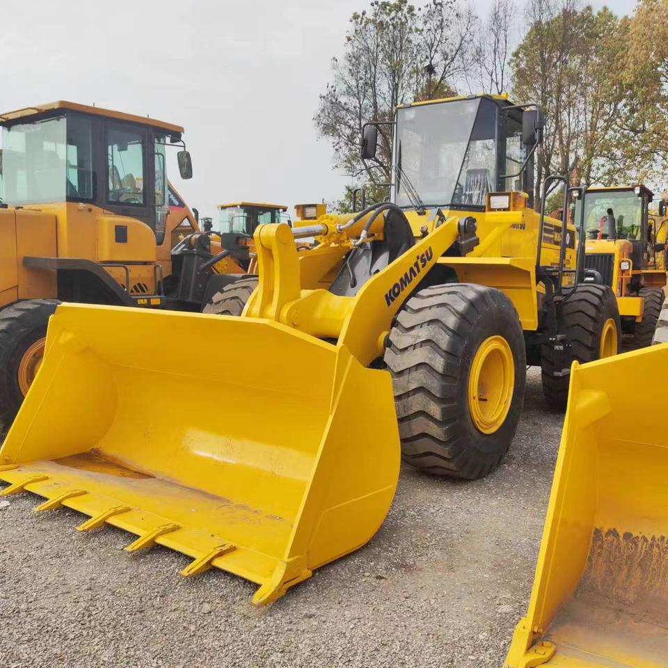 KOMATSU WA380 - Chargeuse sur pneus: photos 1 KOMATSU WA380 - Chargeuse sur pneus: photos 1
