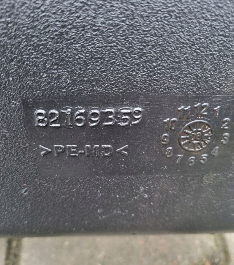 82169359 Renault MIDLUM PREMIUM DXI 5 7 VOLVO FL FE - AdBlue réservoir pour Camion: photos 2 82169359 Renault MIDLUM PREMIUM DXI 5 7 VOLVO FL FE - AdBlue réservoir pour Camion: photos 2