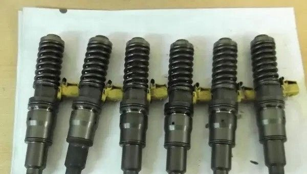 Delphi POMPOWTRYSKIWACZE WTRYSKI RENAULT MAGNUM DXI 13 VOLVO FH 13 FM 1 20972223 - Pompe haute pression pour Camion: photos 2 Delphi POMPOWTRYSKIWACZE WTRYSKI RENAULT MAGNUM DXI 13 VOLVO FH 13 FM 1 20972223 - Pompe haute pression pour Camion: photos 2
