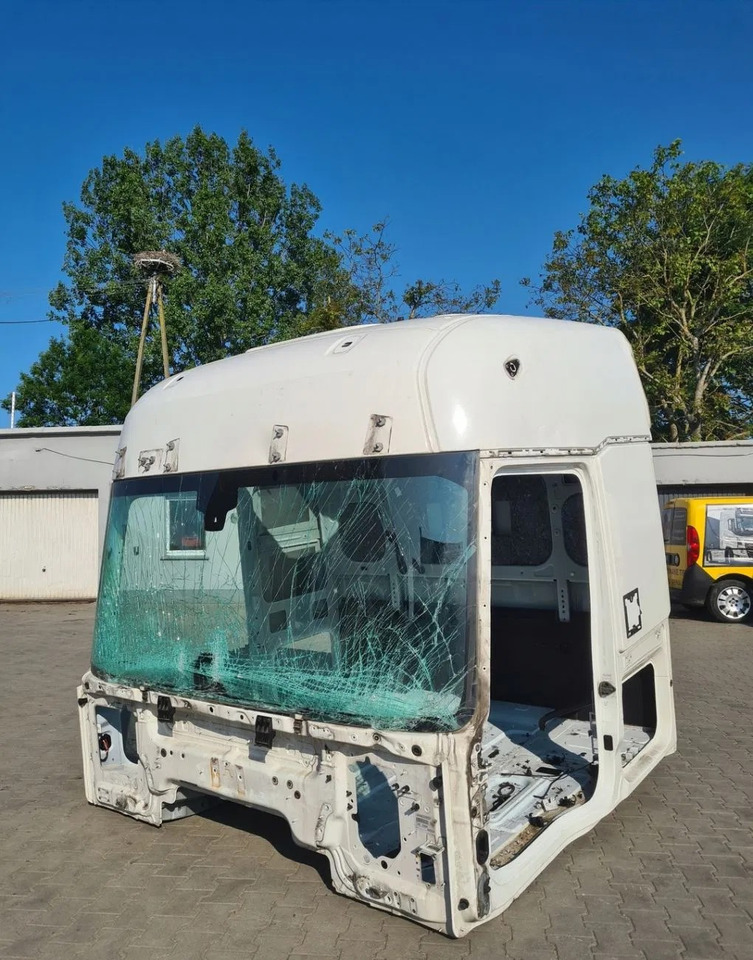GOŁA SZKIELET POSZYCIE BLACHA RENAULT GAMA T HIGH WYSOKA KABINA - USZKODZONA - Cabine: photos 1 GOŁA SZKIELET POSZYCIE BLACHA RENAULT GAMA T HIGH WYSOKA KABINA - USZKODZONA - Cabine: photos 1