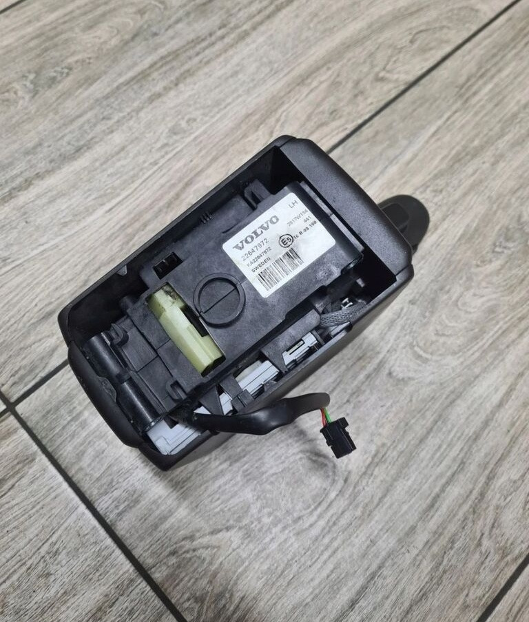 JOYSTICK ZMIANY BIEGÓW GAŁKA LEWAREK VOLVO FH 4 FM 4 FH 16 EURO 6 22647972 Volvo FH 4 FM 4 FH 16 EURO 6 22647972 Volvo VOLVO FH 4 FM 4 FH 16 EURO 6 22647972 - Levier de vitesse pour Camion: photos 2 JOYSTICK ZMIANY BIEGÓW GAŁKA LEWAREK VOLVO FH 4 FM 4 FH 16 EURO 6 22647972 Volvo FH 4 FM 4 FH 16 EURO 6 22647972 Volvo VOLVO FH 4 FM 4 FH 16 EURO 6 22647972 - Levier de vitesse pour Camion: photos 2