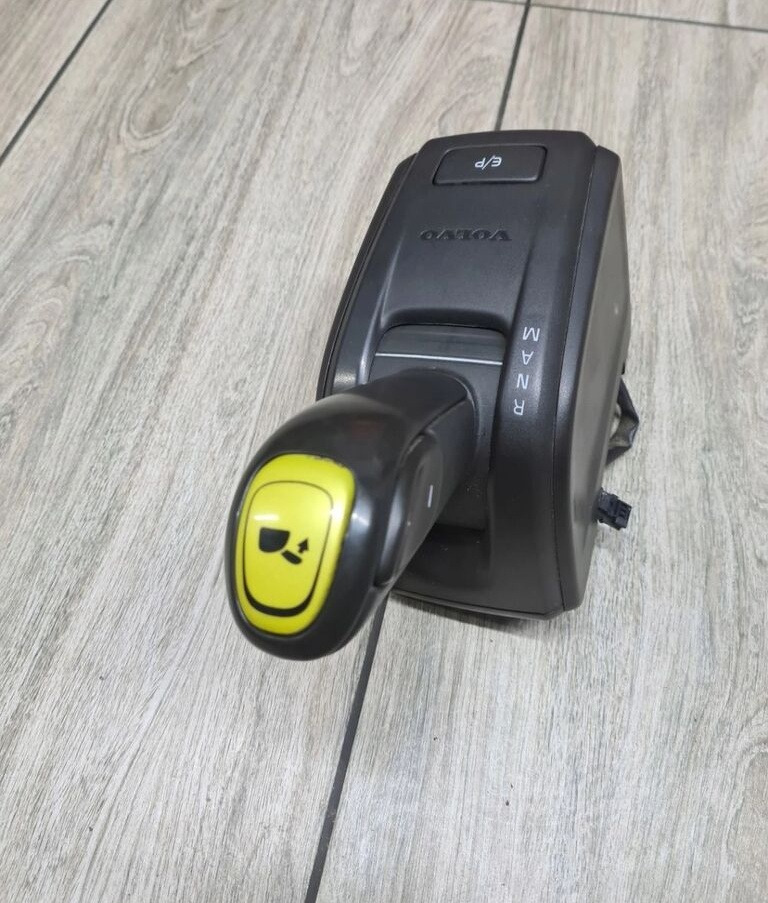JOYSTICK ZMIANY BIEGÓW GAŁKA LEWAREK VOLVO FH 4 FM 4 FH 16 EURO 6 22647972 Volvo FH 4 FM 4 FH 16 EURO 6 22647972 Volvo VOLVO FH 4 FM 4 FH 16 EURO 6 22647972 - Levier de vitesse pour Camion: photos 1 JOYSTICK ZMIANY BIEGÓW GAŁKA LEWAREK VOLVO FH 4 FM 4 FH 16 EURO 6 22647972 Volvo FH 4 FM 4 FH 16 EURO 6 22647972 Volvo VOLVO FH 4 FM 4 FH 16 EURO 6 22647972 - Levier de vitesse pour Camion: photos 1