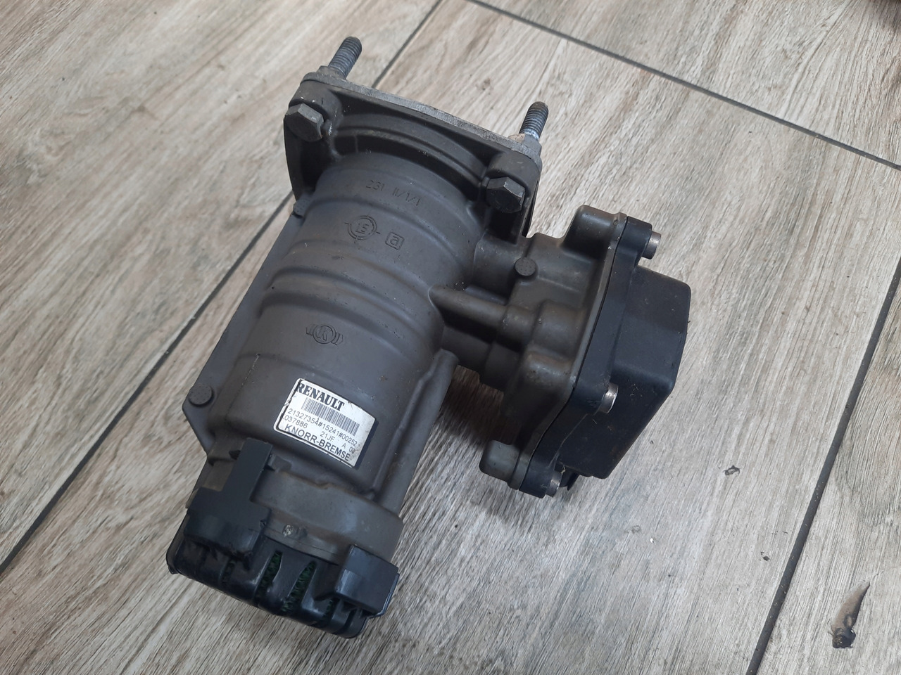 KNORR-BREMSE ZAWÓR NACZEPOWY EBS EUROPA RENAULT GAMA T C K RANGE MIDLUM D - Valve de frein pour Camion: photos 1 KNORR-BREMSE ZAWÓR NACZEPOWY EBS EUROPA RENAULT GAMA T C K RANGE MIDLUM D - Valve de frein pour Camion: photos 1